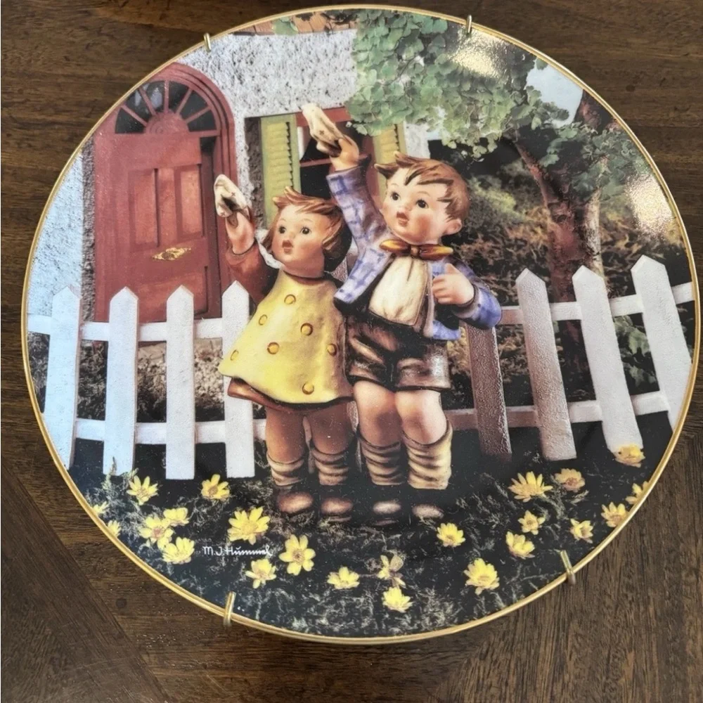 Charming Nostalgic Wall Plate Set of 6 MJ Hummel Vintage